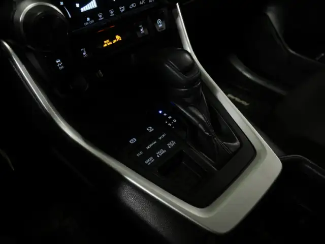 2024 Toyota RAV4 LE No Accident Radar Cruise Lane Assist Blind S - Photo 20