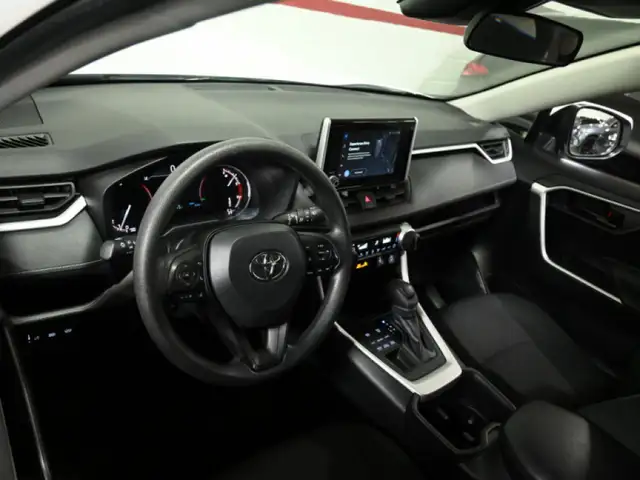 2024 Toyota RAV4 LE No Accident Radar Cruise Blindspot Lane Assi - Photo 10