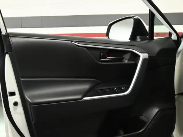 2024 Toyota RAV4 LE No Accident Radar Cruise Blindspot Lane Assi - Photo 11