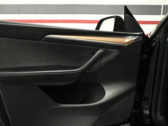 2025 Tesla Model Y Long Range No Accident Dual Motor Autopilot N - Photo 11