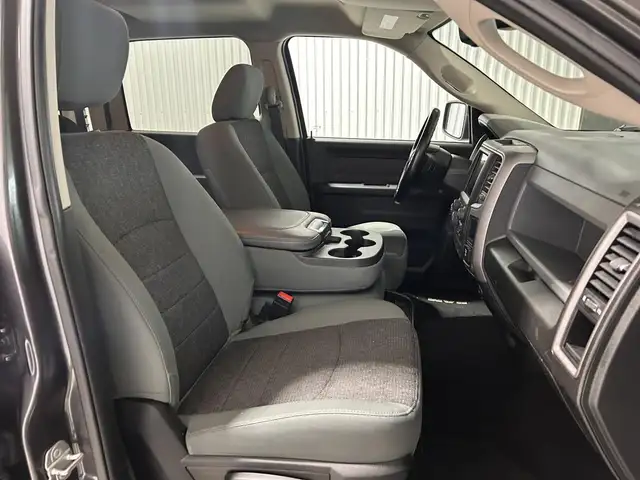 RAM 1500 Classic Express cabine d'équipe 4x4 caisse de 5 pi 7 po - Photo 18