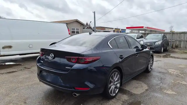 2019 Mazda MAZDA3 GT, 2 SETS OF TIRES, WELL MAINTAINED, CERTIFIE - Photo 5