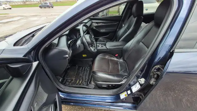 2019 Mazda MAZDA3 GT, 2 SETS OF TIRES, WELL MAINTAINED, CERTIFIE - Photo 9