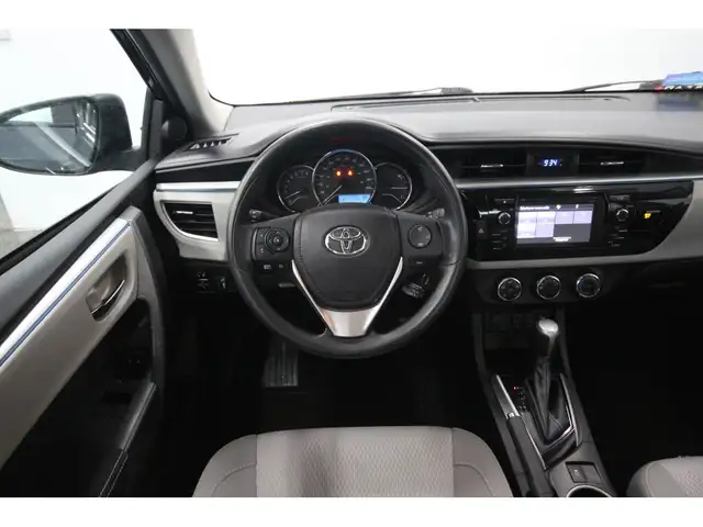 2015 Toyota Corolla LE - Photo 3