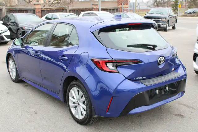 2025 Toyota Corolla SE - Photo 4