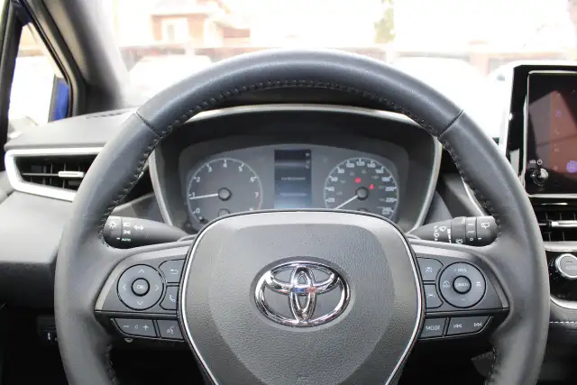 2025 Toyota Corolla SE - Photo 10