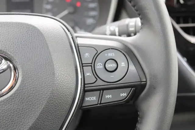 2025 Toyota Corolla SE - Photo 11