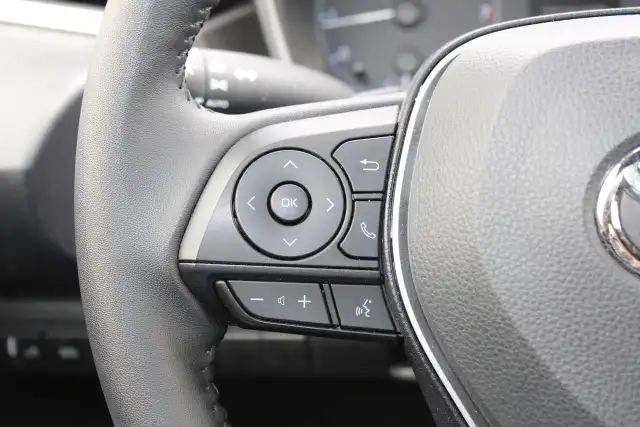 2025 Toyota Corolla SE - Photo 12