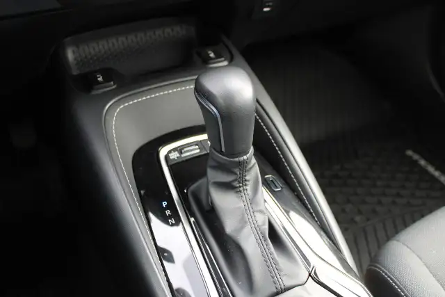 2025 Toyota Corolla SE - Photo 15