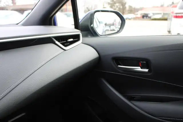 2025 Toyota Corolla SE - Photo 16