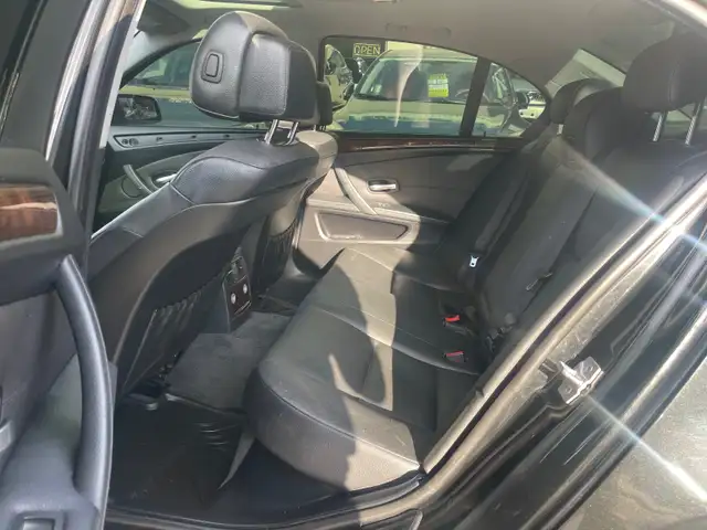 2010 BMW 528 i xDrive - Photo 9