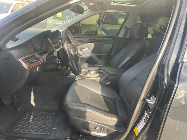 2010 BMW 528 i xDrive - Photo 10