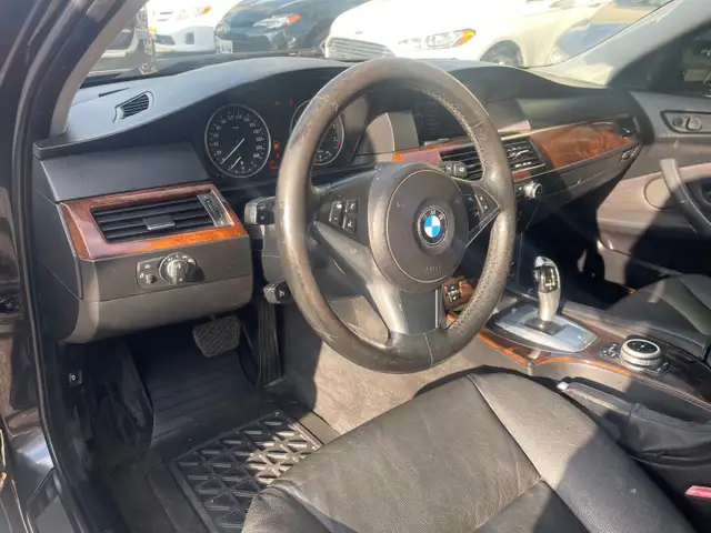 2010 BMW 528 i xDrive - Photo 11