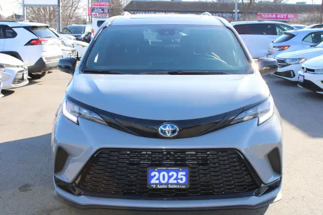 2025 Toyota Sienna XSE - Photo 2