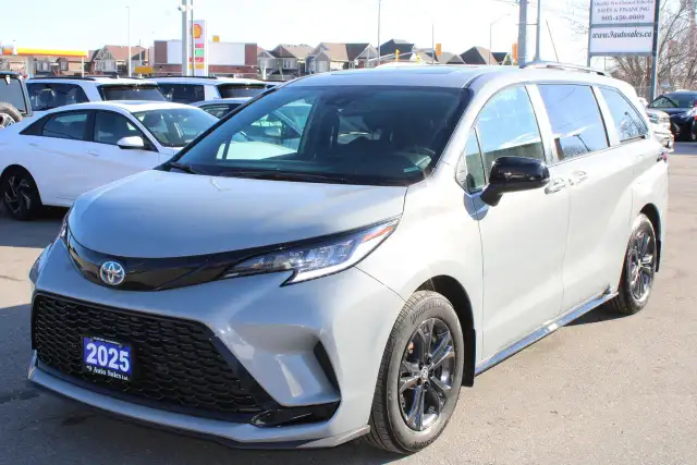 2025 Toyota Sienna XSE - Photo 3