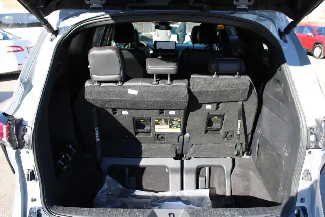 2025 Toyota Sienna XSE - Photo 6