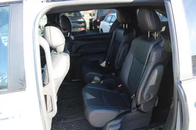 2025 Toyota Sienna XSE - Photo 9