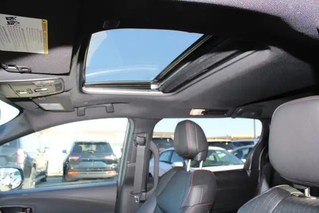 2025 Toyota Sienna XSE - Photo 12