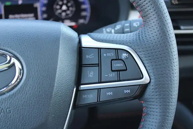 2025 Toyota Sienna XSE - Photo 14