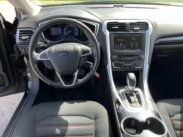 2020 Ford Fusion Hybrid SE - Photo 4