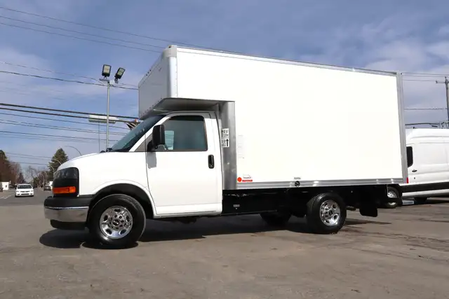 GMC Savana Cargo CUBE 12 PIEDS DECK 6.6 LITRES / CAMION NEUF / 1 - Photo 4