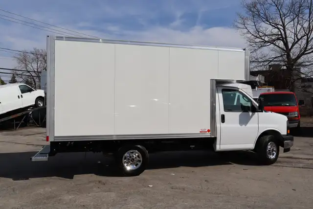 GMC Savana Cargo CUBE 12 PIEDS DECK 6.6 LITRES / CAMION NEUF / 1 - Photo 5