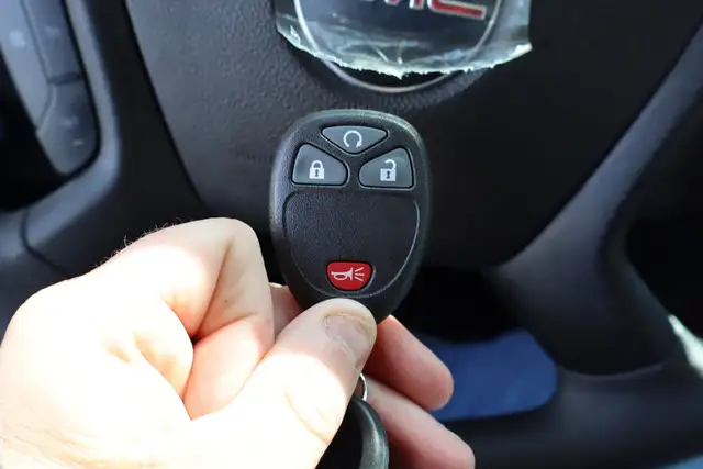 GMC Savana Cargo CUBE 12 PIEDS DECK 6.6 LITRES / CAMION NEUF / 1 - Photo 9