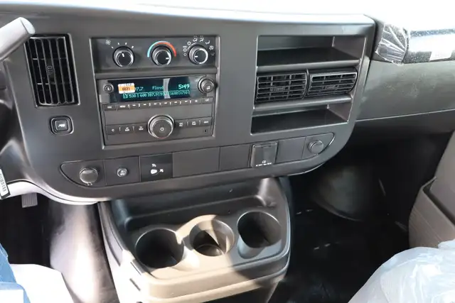 GMC Savana Cargo CUBE 12 PIEDS DECK 6.6 LITRES / CAMION NEUF / 1 - Photo 11