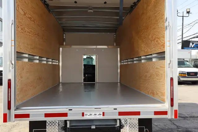 GMC Savana Cargo CUBE 12 PIEDS DECK 6.6 LITRES / CAMION NEUF / 1 - Photo 13