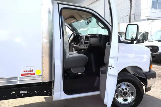 GMC Savana Cargo CUBE 12 PIEDS DECK 6.6 LITRES / CAMION NEUF / 1 - Photo 15