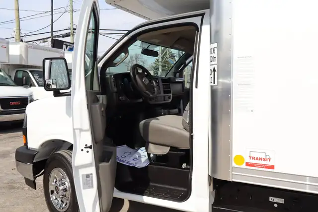 GMC Savana Cargo CUBE 12 PIEDS DECK 6.6 LITRES / CAMION NEUF / 1 - Photo 19