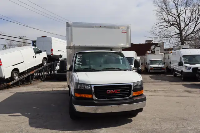 GMC Savana Cargo CUBE 12 PIEDS DECK 6.6 LITRES 12 KM / CAMION NE - Photo 11