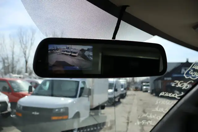 GMC Savana Cargo CUBE 12 PIEDS DECK 6.6 LITRES 12 KM / CAMION NE - Photo 13