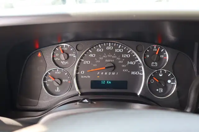 GMC Savana Cargo CUBE 12 PIEDS DECK 6.6 LITRES 12 KM / CAMION NE - Photo 20