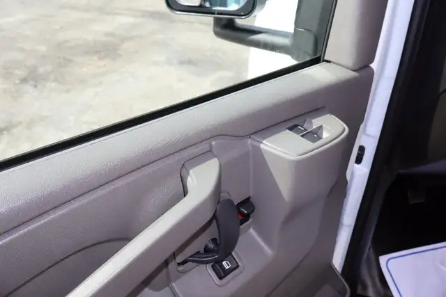 GMC Savana Cargo CUBE 12 PIEDS DECK 6.6 LITRES 12 KM / CAMION NE - Photo 22