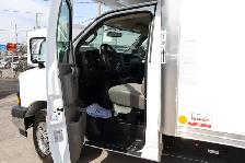 GMC Savana Cargo CUBE 12 PIEDS DECK 6.6 LITRES 12 KM / CAMION NE - Photo 23