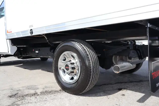 GMC Savana Cargo CUBE 12 PIEDS DECK 6.6 LITRES 12 KM / CAMION NE - Photo 24