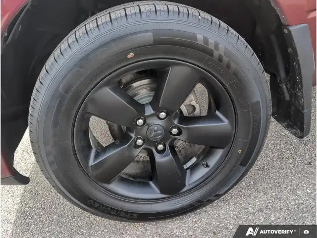 2019 Ram 1500 Classic Express | 5.7L Hemi | Low KM | Night - Photo 11