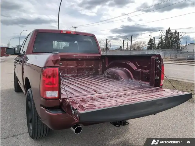 2019 Ram 1500 Classic Express | 5.7L Hemi | Low KM | Night - Photo 16