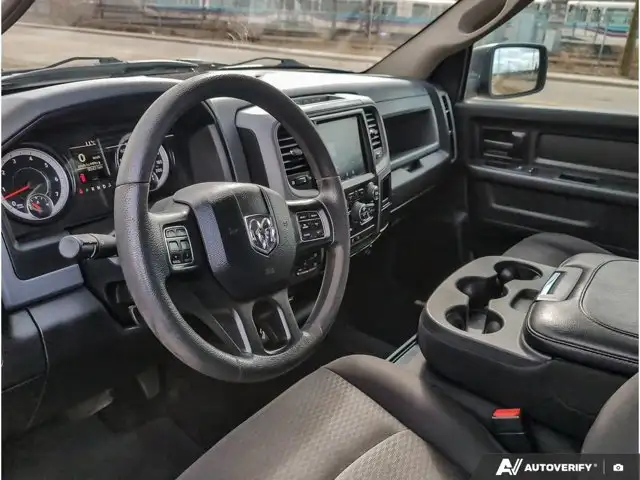 2019 Ram 1500 Classic Express | 5.7L Hemi | Low KM | Night - Photo 17