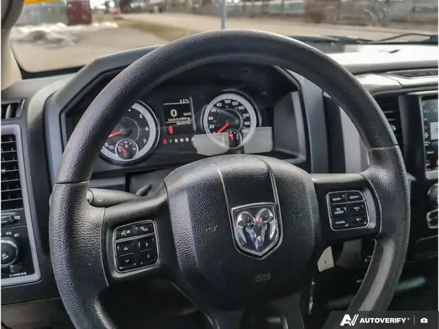 2019 Ram 1500 Classic Express | 5.7L Hemi | Low KM | Night - Photo 18