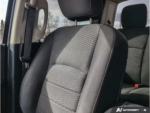 2019 Ram 1500 Classic Express | 5.7L Hemi | Low KM | Night - Photo 24