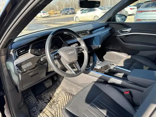 2022 Audi e-tron Progressiv - Photo 5