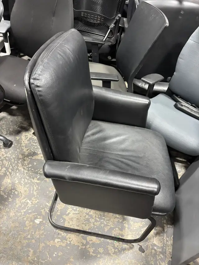 Leather Visitor Chair – Excellent Condition-Ufficio Furniture! - Photo 4