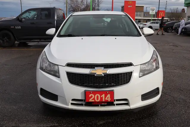 2014 Chevrolet Cruze - Photo 2