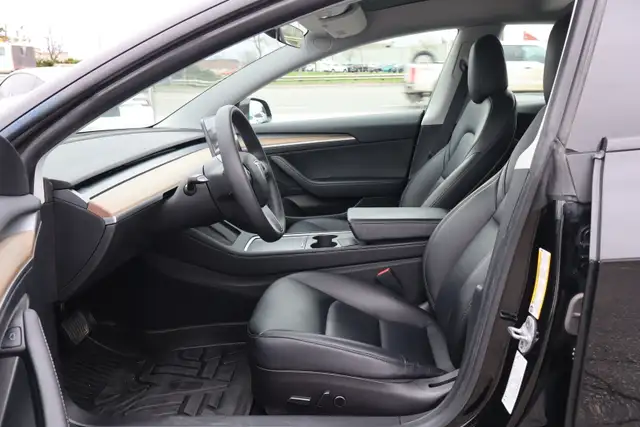 2021 Tesla Model 3 - Photo 14