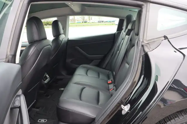 2021 Tesla Model 3 - Photo 16