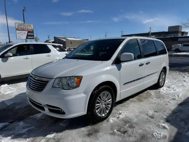 2015 Chrysler Town & Country Touring