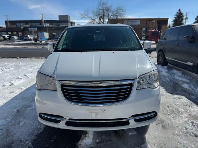 2015 Chrysler Town & Country Touring - Photo 2