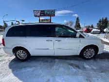 2015 Chrysler Town & Country Touring - Photo 4